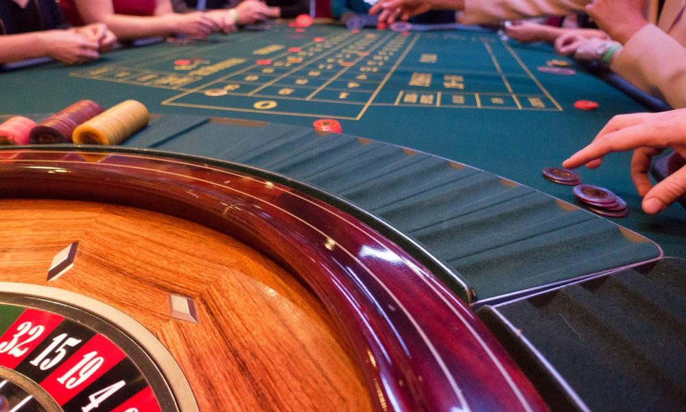 Live Casino vs. Traditional Casino – Which is Better?